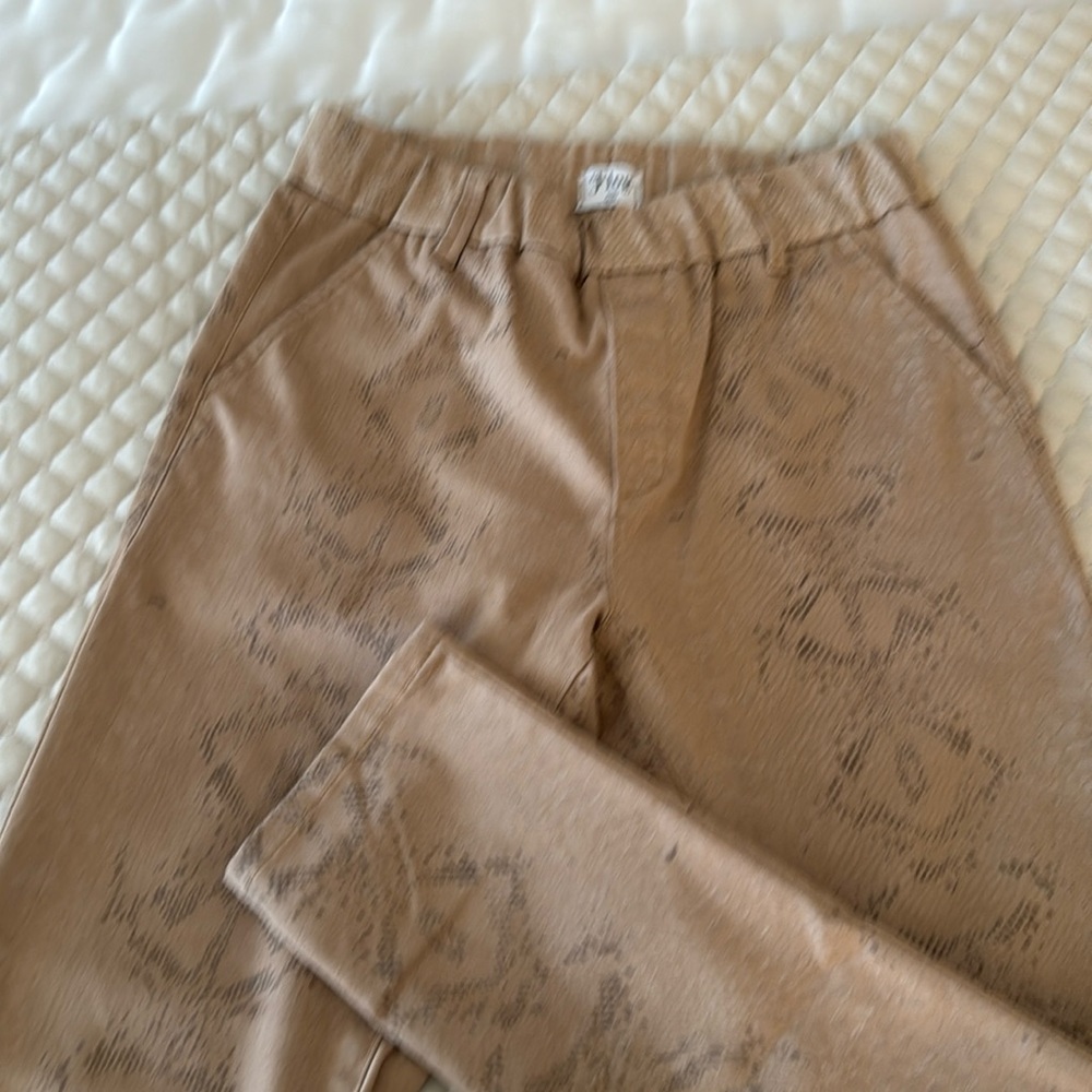 Bevy Flog. Woman’s Size 28. Goldish/tan snakeskin print